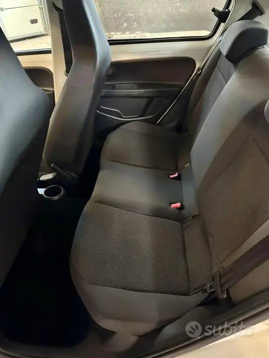 Volkswagen Up 2015 photo 4