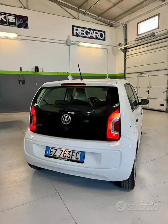 Volkswagen Up 2015 photo 2