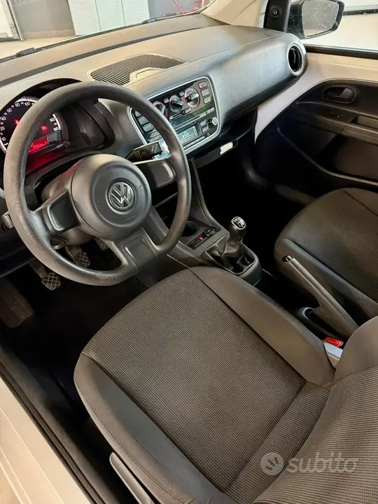 Volkswagen Up 2015 photo 3