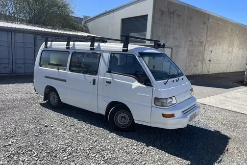 Mitsubishi L300