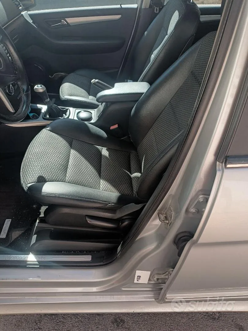 Mercedes-Benz B-Class 2012 photo 2