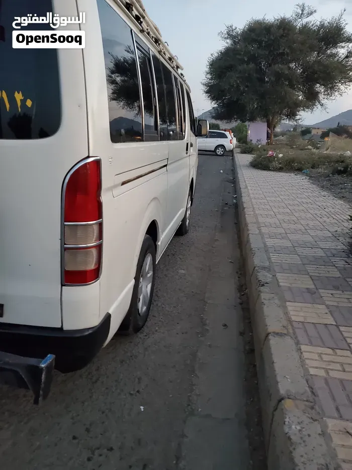 Toyota Hiace 2013 photo 2