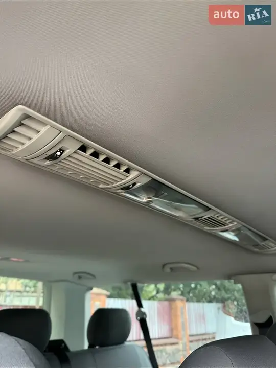 Volkswagen Caravelle 2012 photo 4