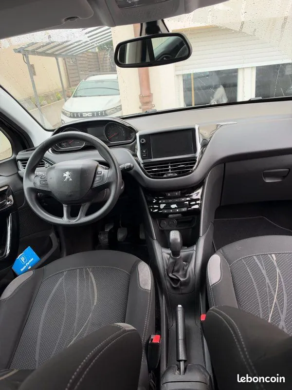 Peugeot 208 2014 photo 3