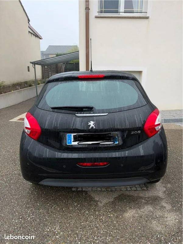 Peugeot 208 2014 photo 2