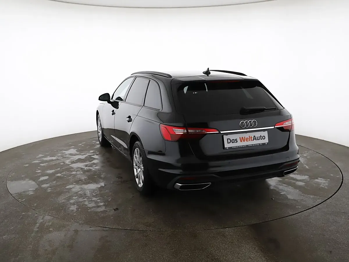 Audi A4 2022 photo 2