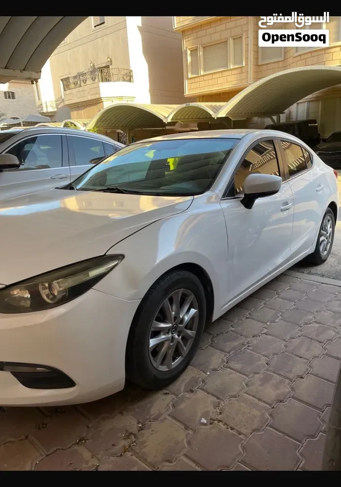 Mazda 3 2018 photo 2