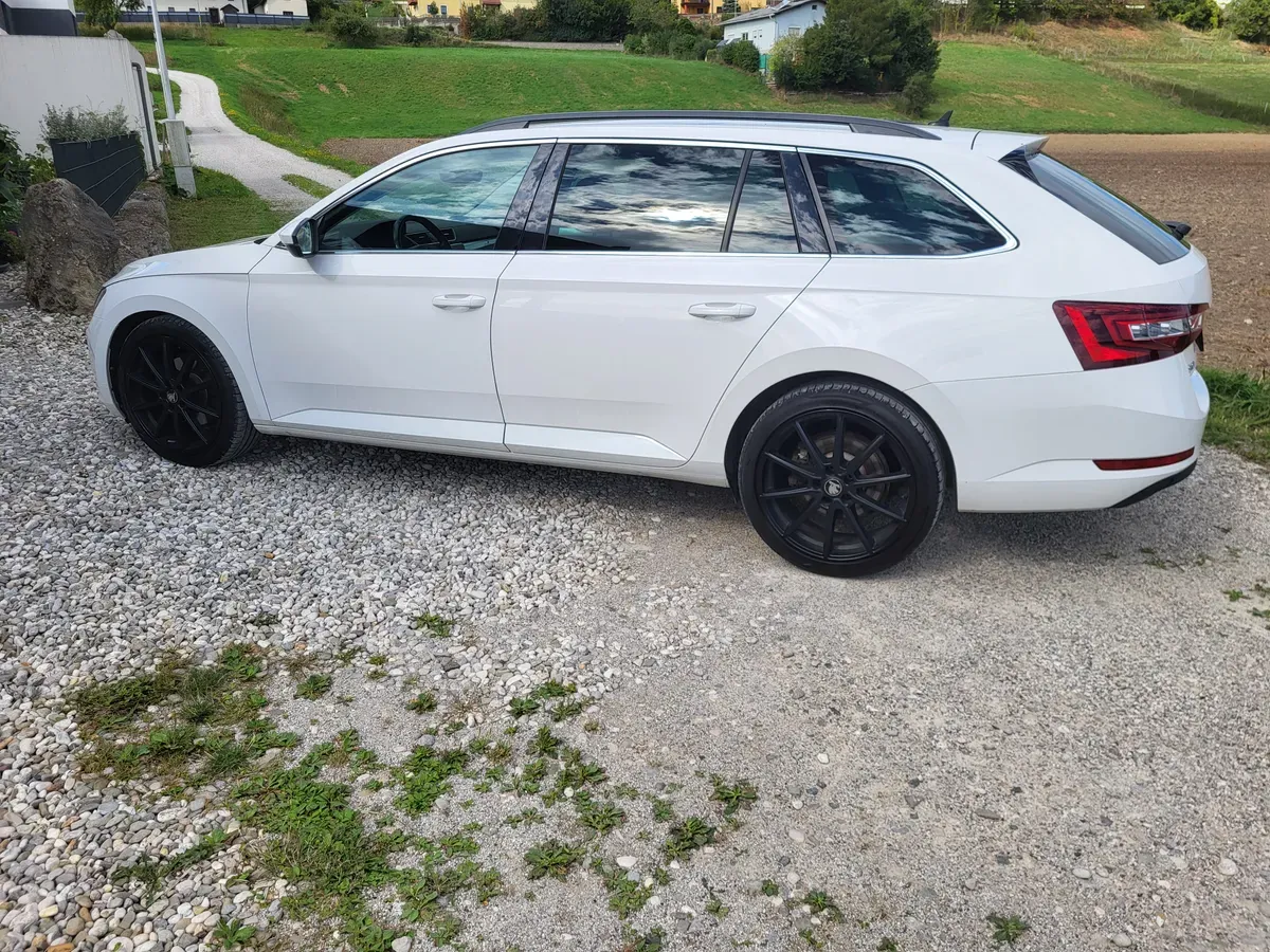 Skoda Superb 2019 photo 3