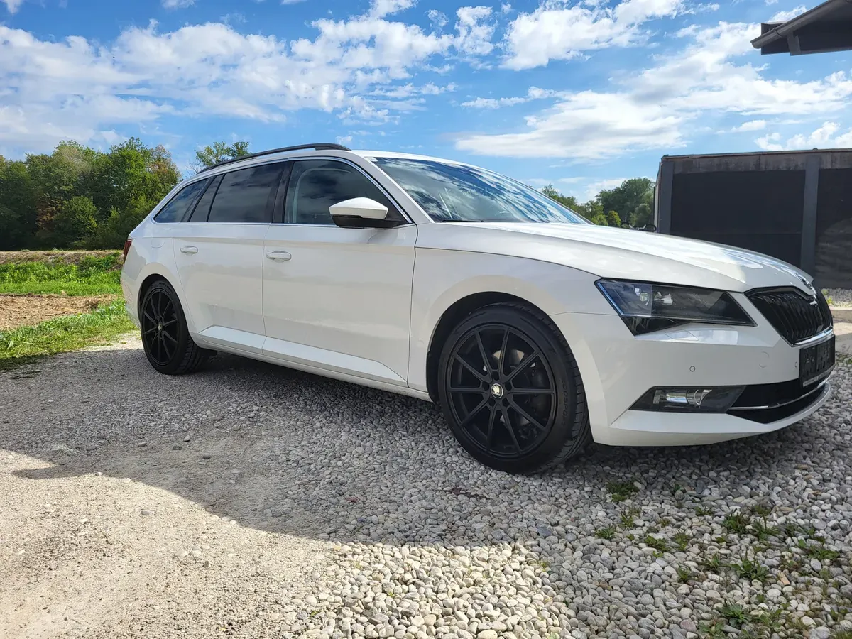 Skoda Superb 2019 photo 2