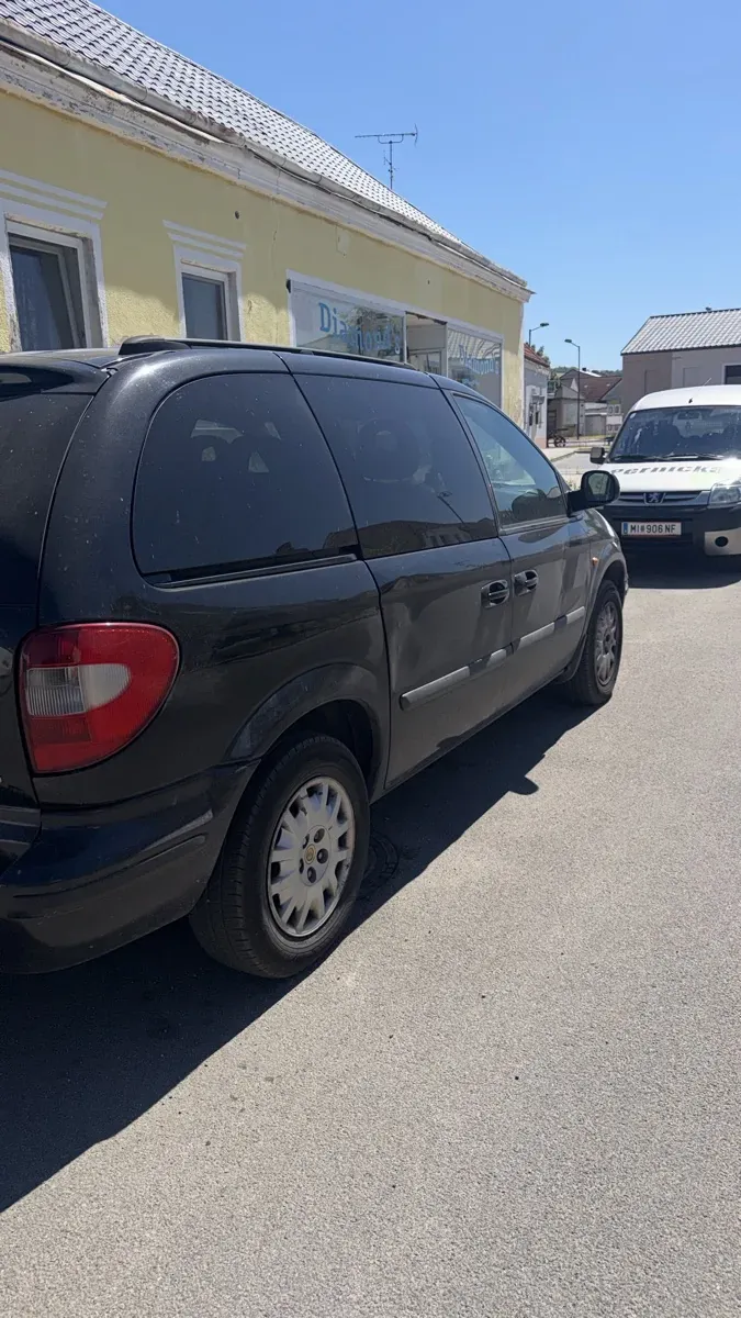 Chrysler Voyager 2005 photo 3