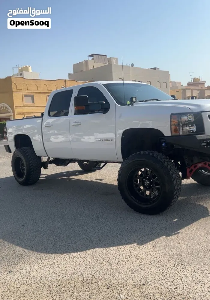 Chevrolet Silverado 2010 photo 2