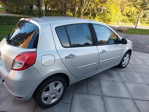 Renault Clio 2010 photo 3