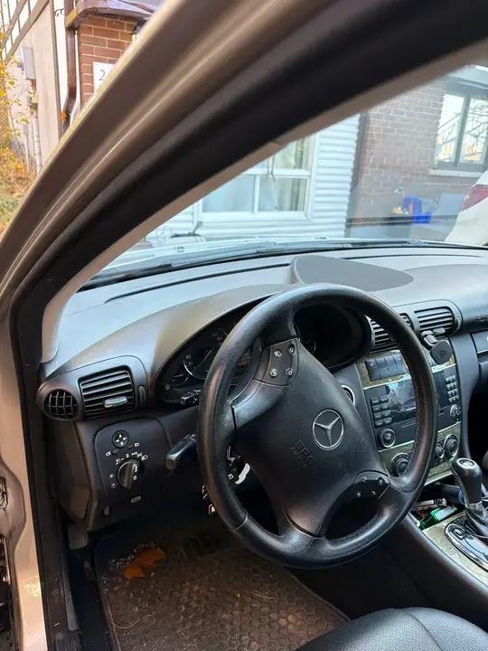 Mercedes-Benz C-Class 2007 photo 2