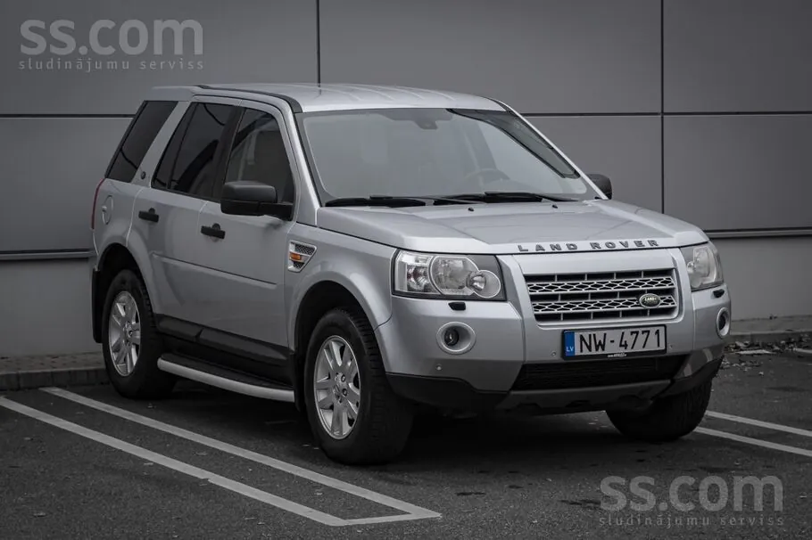 Land Rover Freelander 2011 photo 3
