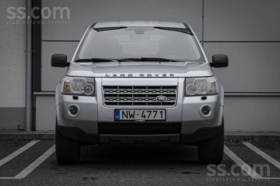 Land Rover Freelander 2011 photo 2