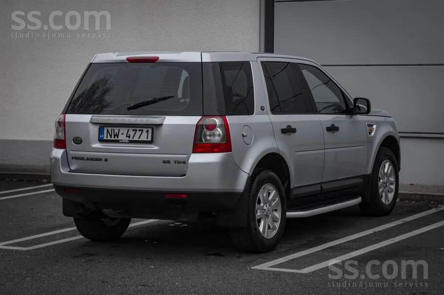 Land Rover Freelander 2011 photo 4