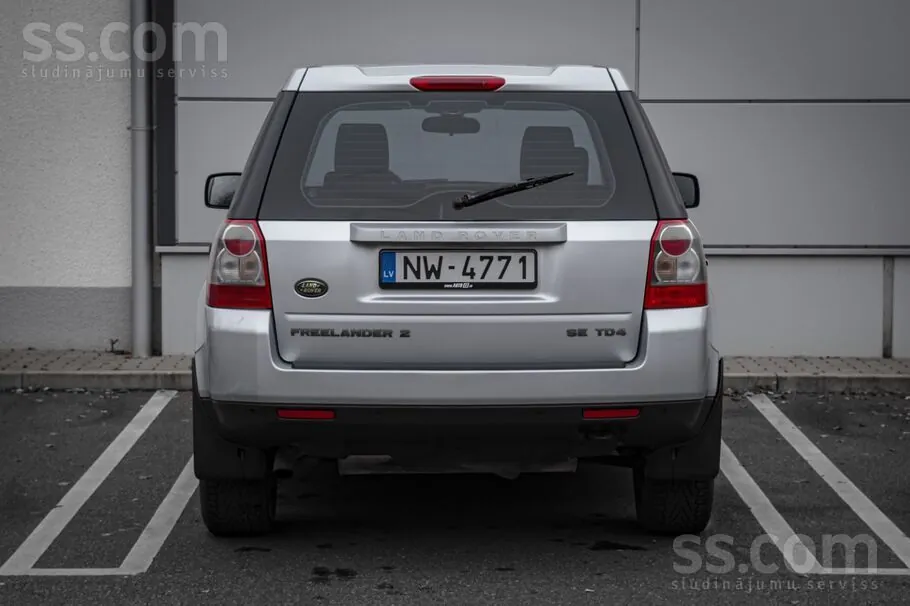 Land Rover Freelander 2011 photo 5