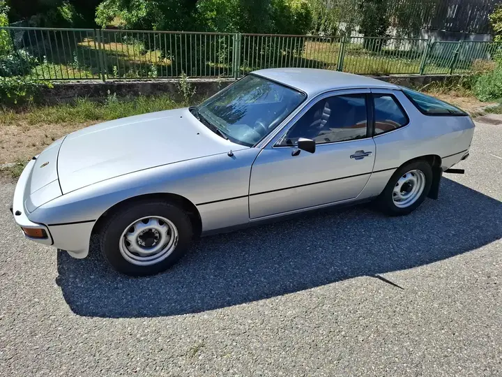 Porsche 924 1977 photo 3
