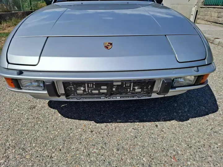 Porsche 924 1977 photo 2
