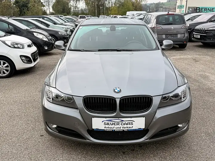 BMW 3 Series 2009 photo 2