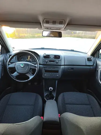Skoda Fabia 2011 photo 5