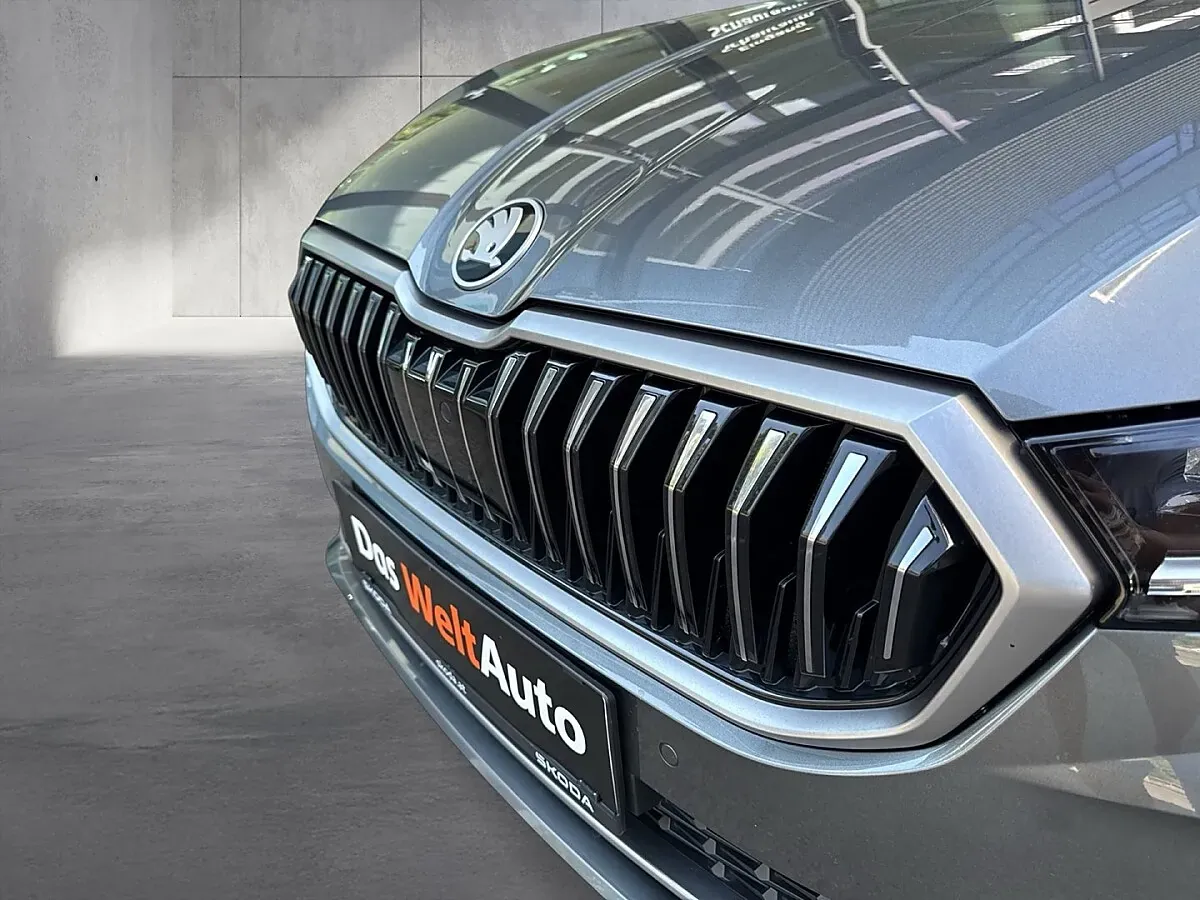 Skoda Superb 2025 photo 2