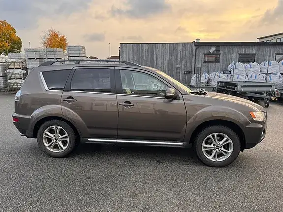 Mitsubishi Outlander 2011 photo 3