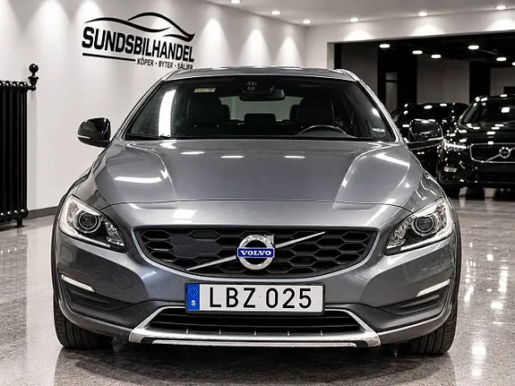 Volvo V60 Cross Country 2016 photo 2