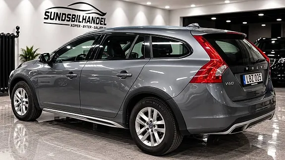Volvo V60 Cross Country 2016 photo 3