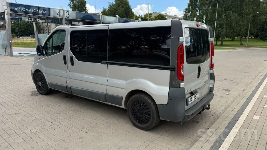 Opel Vivaro 2010 photo 2
