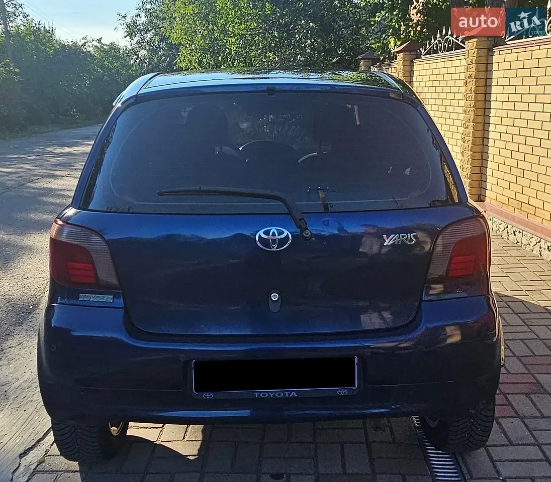 Toyota Yaris 2000 photo 3