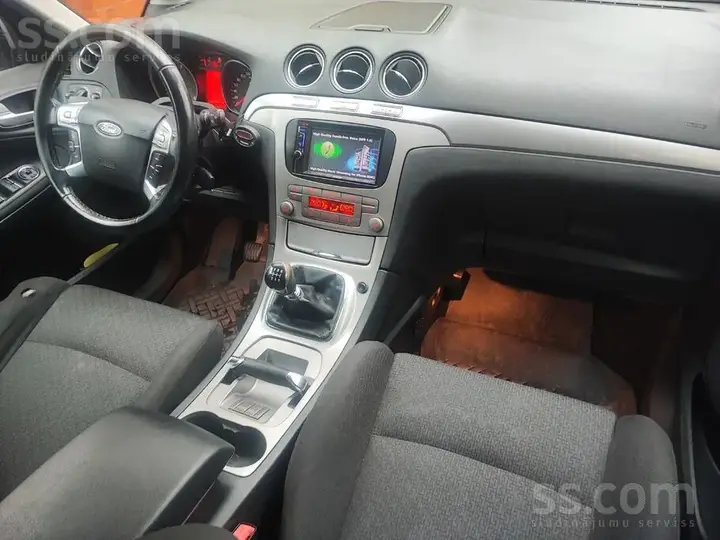 Ford S-Max 2010 photo 5