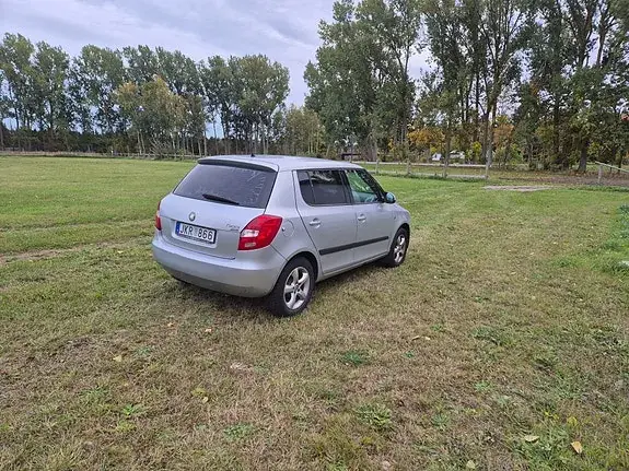 Skoda Fabia 2008 photo 2