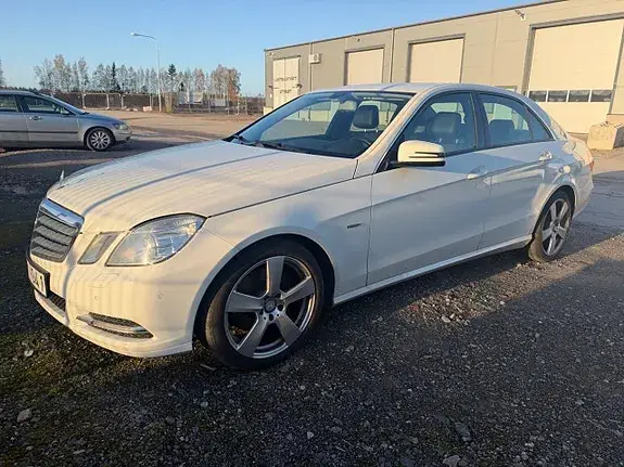 Mercedes-Benz E 200 2012 photo 3