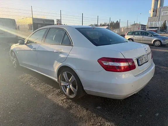 Mercedes-Benz E 200 2012 photo 2