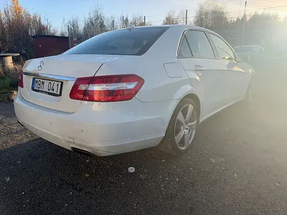Mercedes-Benz E 200 2012 photo 4