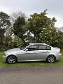 BMW 320I 2009 photo 2