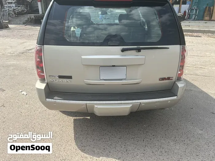 GMC Yukon Denali 2012 photo 3