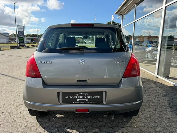 Suzuki Swift 2005 photo 3