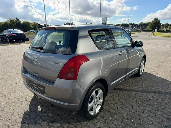 Suzuki Swift 2005 photo 4
