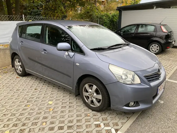 Toyota Verso 2009 photo 2