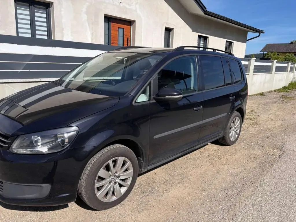 Volkswagen Touran 2013 photo 2