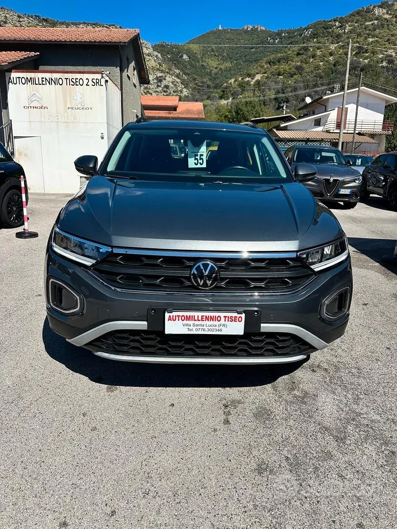 Volkswagen T-Roc 2023 photo 2