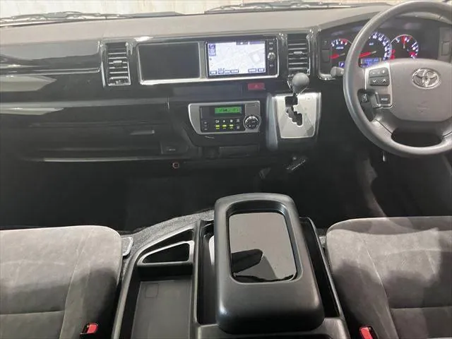 Toyota Hiace Wagon 2016 photo 3