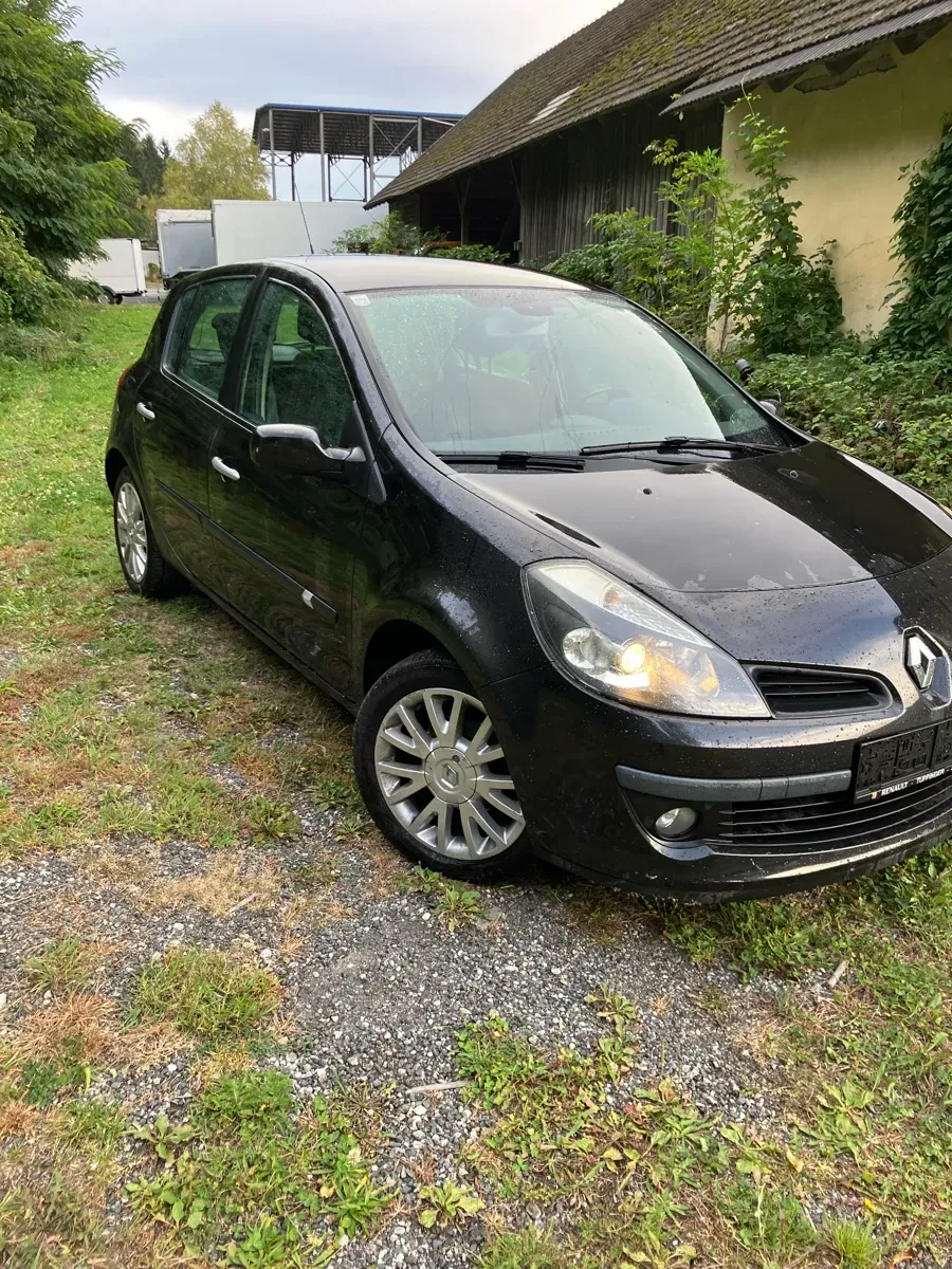 Renault Clio 2006 photo 2
