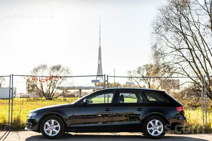 Audi A4 2010 photo 4