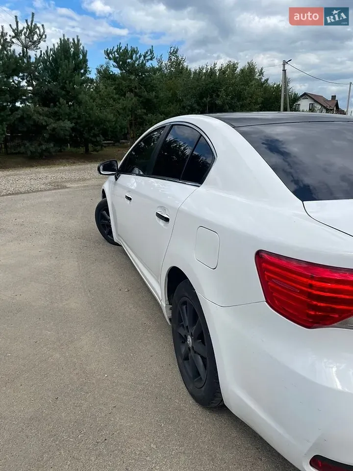 Toyota Avensis 2012 photo 5
