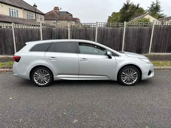 Toyota Avensis 2016 photo 2