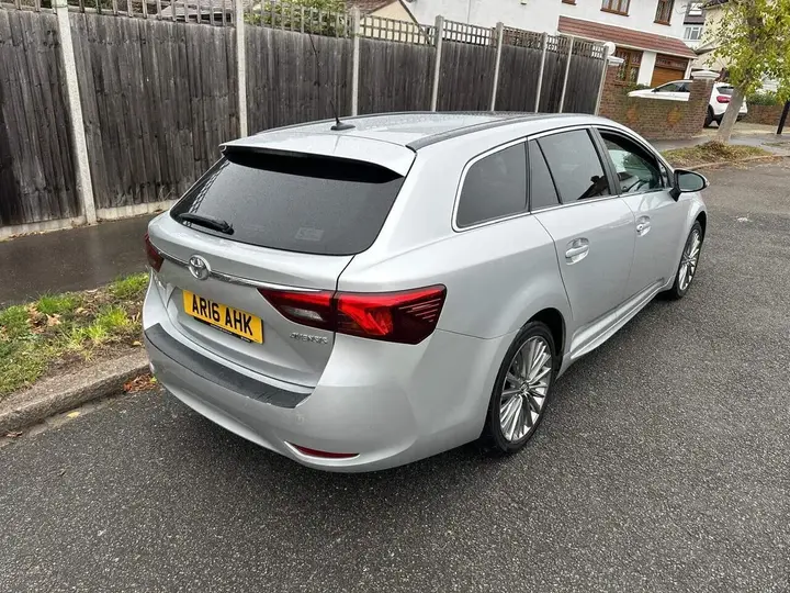 Toyota Avensis 2016 photo 3