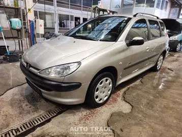 Peugeot 206 2008 photo 3